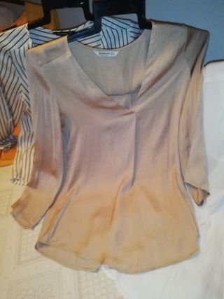 BLUSA  Stradivarius : 5€
