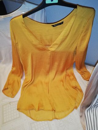 BLUSA  Stradivarius : 5€
