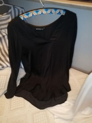 BLUSA  Stradivarius : 5€
