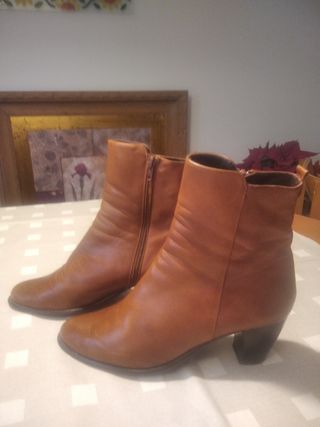 Botines Malipiu de piel. 38.