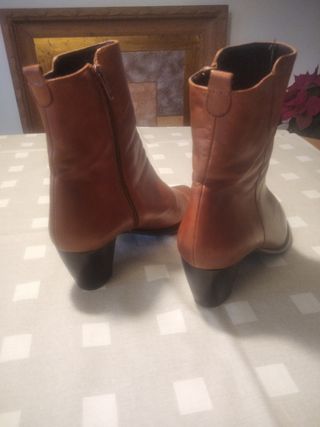 Botines Malipiu de piel. 38.