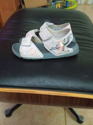 Zapatillas Adidas playa o piscina talla 31