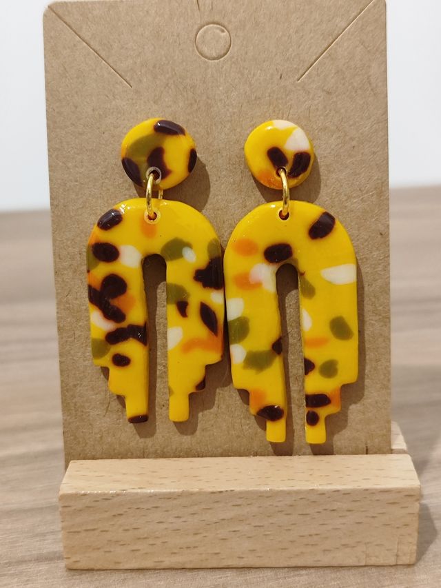 Pendientes miscelánea hechos a mano