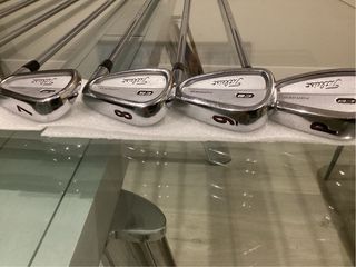 Set Palos de Golf Titleist CB 710