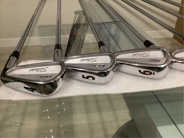 Set Palos de Golf Titleist CB 710