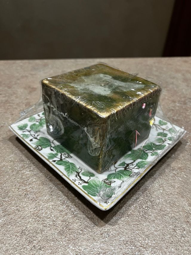 Piattino con candela quadrata