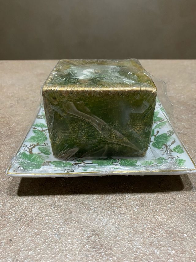 Piattino con candela quadrata