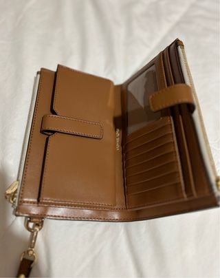 Cartera con compartimento para el movil