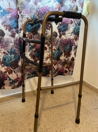 Andador pegable de aluminio