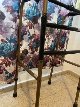 Andador pegable de aluminio