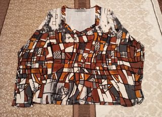 Camisetas con dibujos asimétricos.
