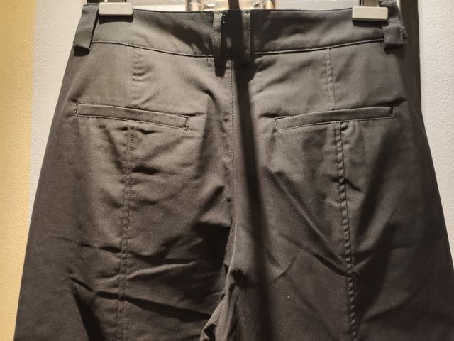 Pantalón jogger efecto nylon
