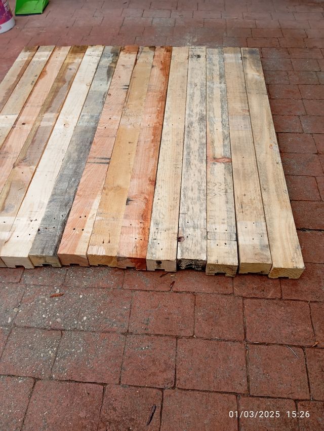 Vigas, listones de madera.