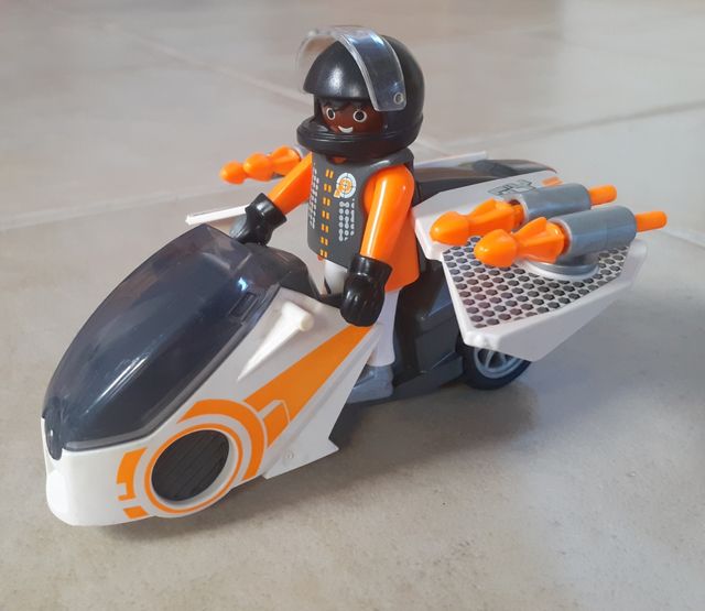 Playmobil con moto voladora