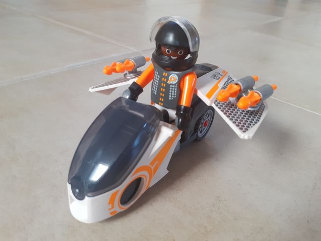 Playmobil con moto voladora