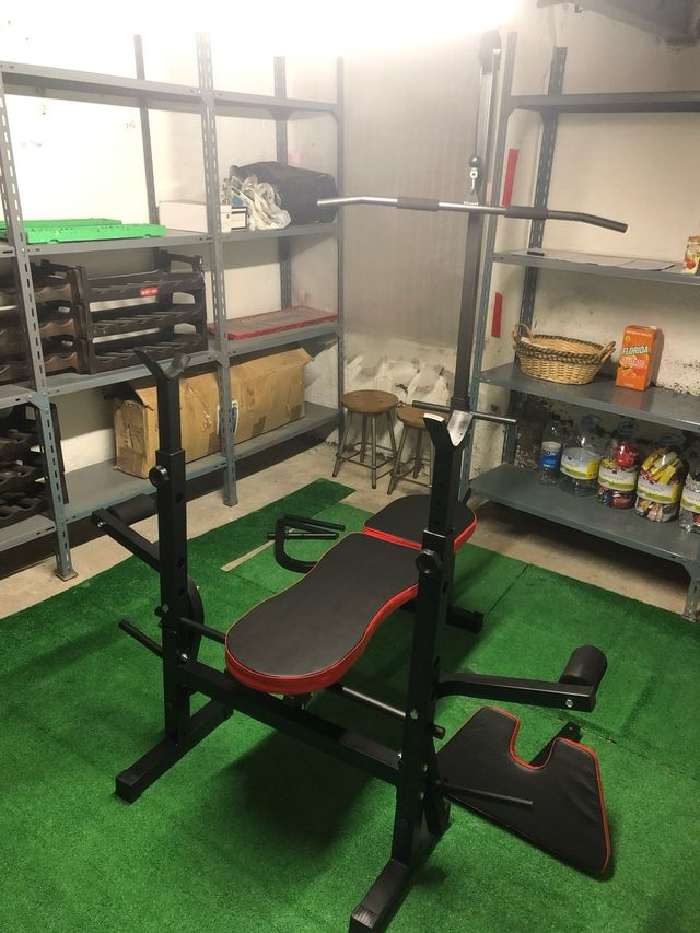 Banco de pesas multifuncional con polea