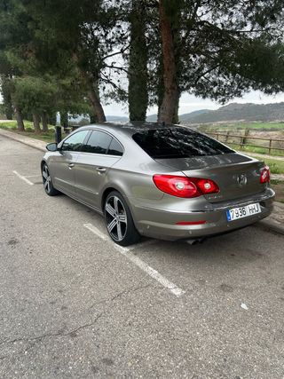 Volkswagen Passat CC 2011