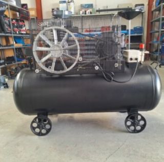 Compresor de aire de 300 litros y 7.5 hp potencia 