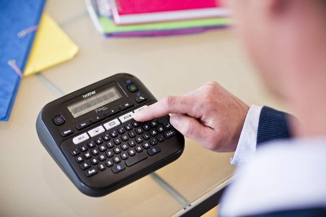 Brother 10520 titreuse, (con una Dymo)