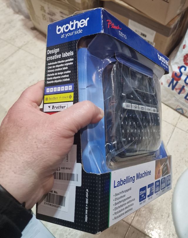 Brother 10520 titreuse, (con una Dymo)