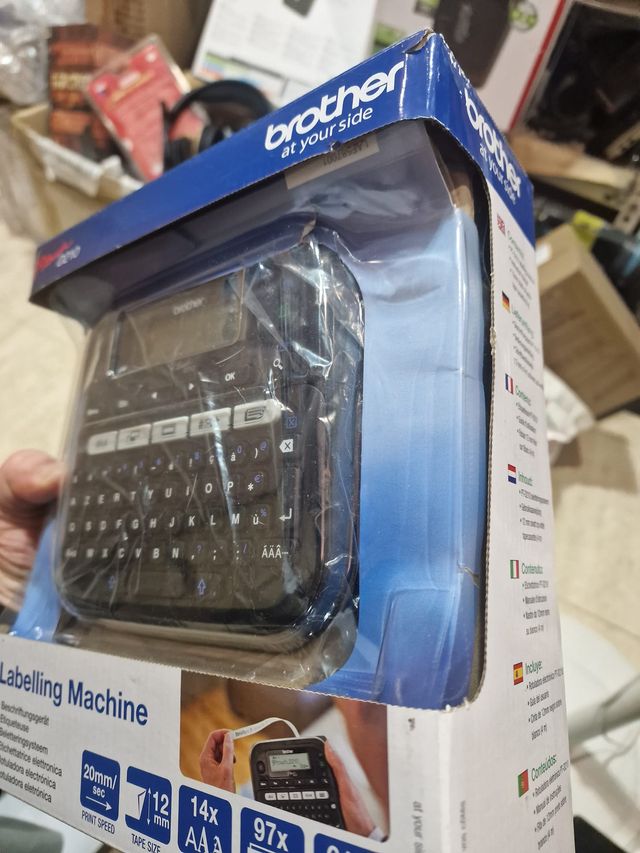 Brother 10520 titreuse, (con una Dymo)