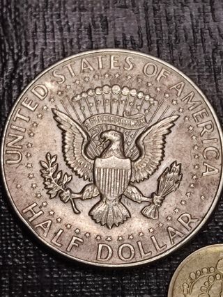 Plata.Dos monedas del Mundo