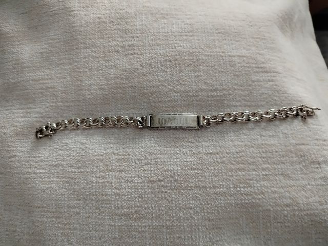 Esclava de Plata tiene grabado Joaquín