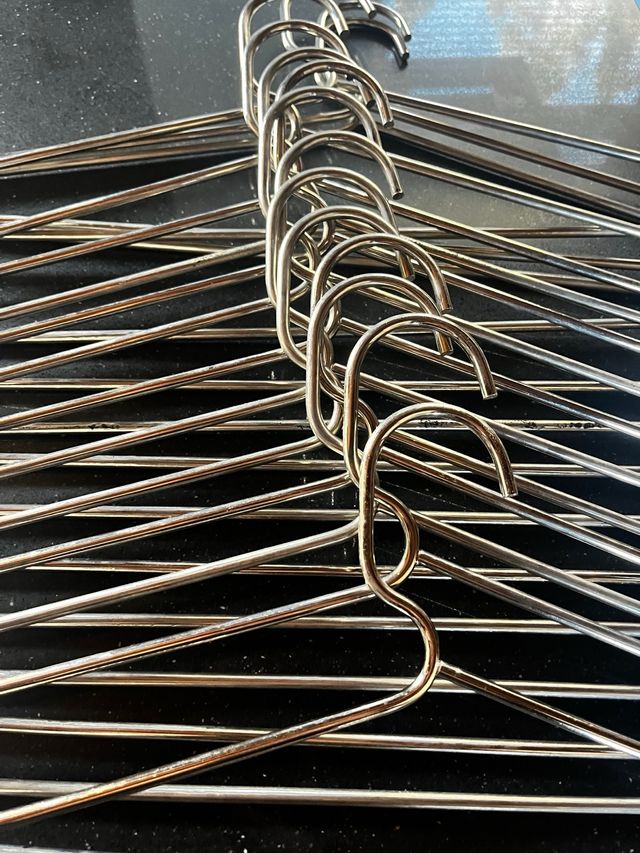 15 perchas metálicas