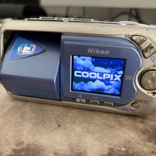 Camara digital Nikon Coolpix 2500 RARA