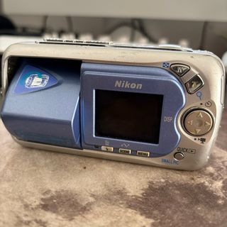 Camara digital Nikon Coolpix 2500 RARA