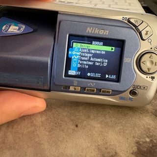 Camara digital Nikon Coolpix 2500 RARA