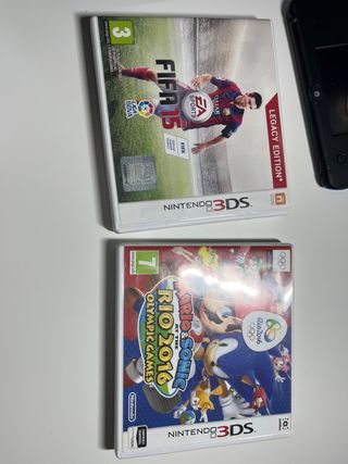 Nintendo 2 Ds con su funda y tres juegos