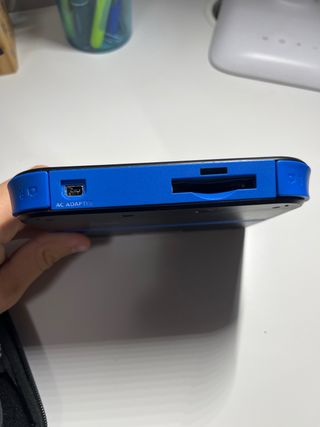 Nintendo 2 Ds con su funda y tres juegos