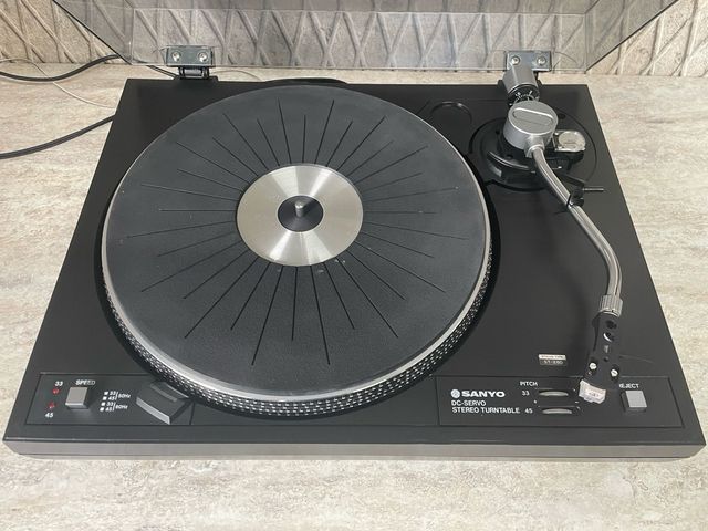Tocadiscos Sanyo TP720