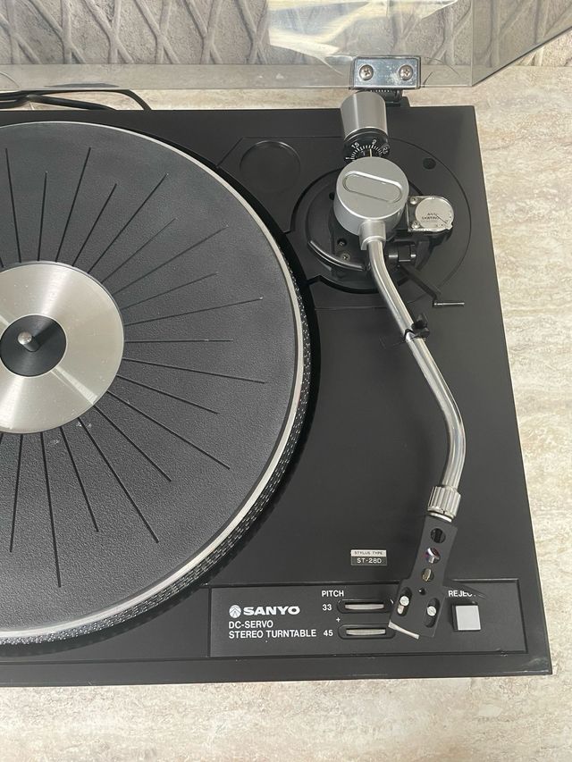 Tocadiscos Sanyo TP720