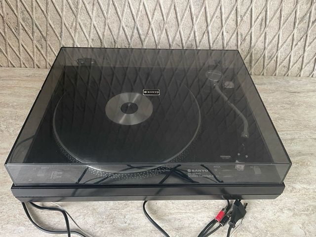 Tocadiscos Sanyo TP720