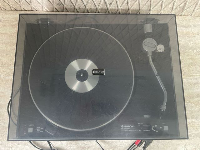 Tocadiscos Sanyo TP720