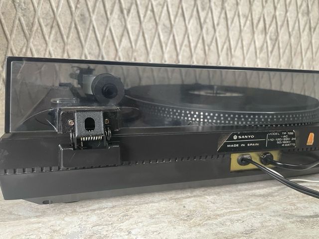 Tocadiscos Sanyo TP720