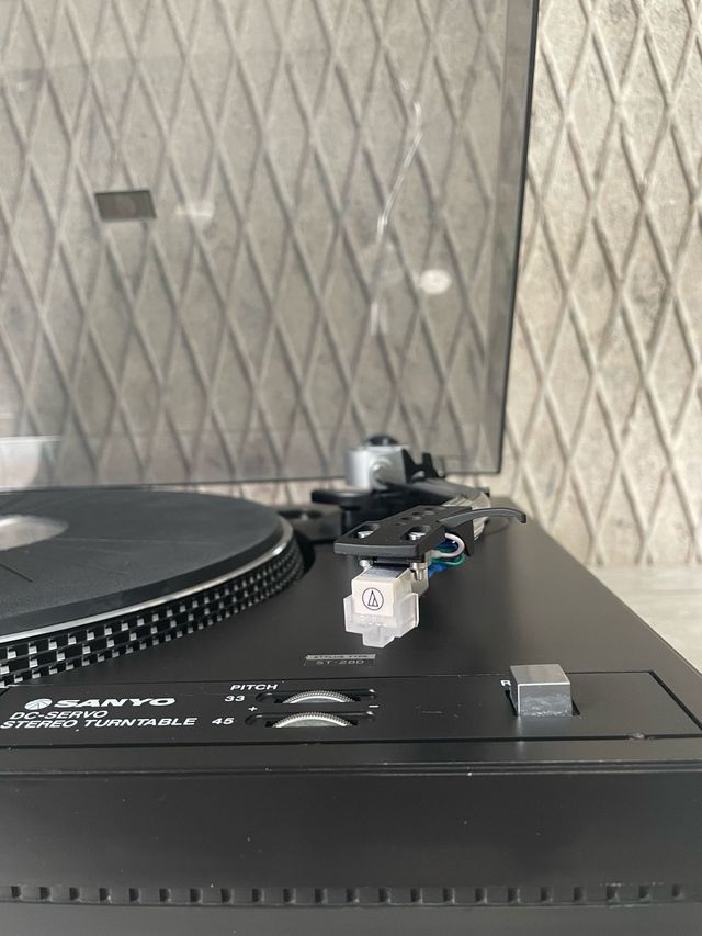 Tocadiscos Sanyo TP720