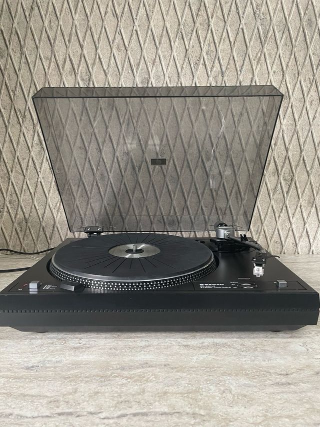 Tocadiscos Sanyo TP720