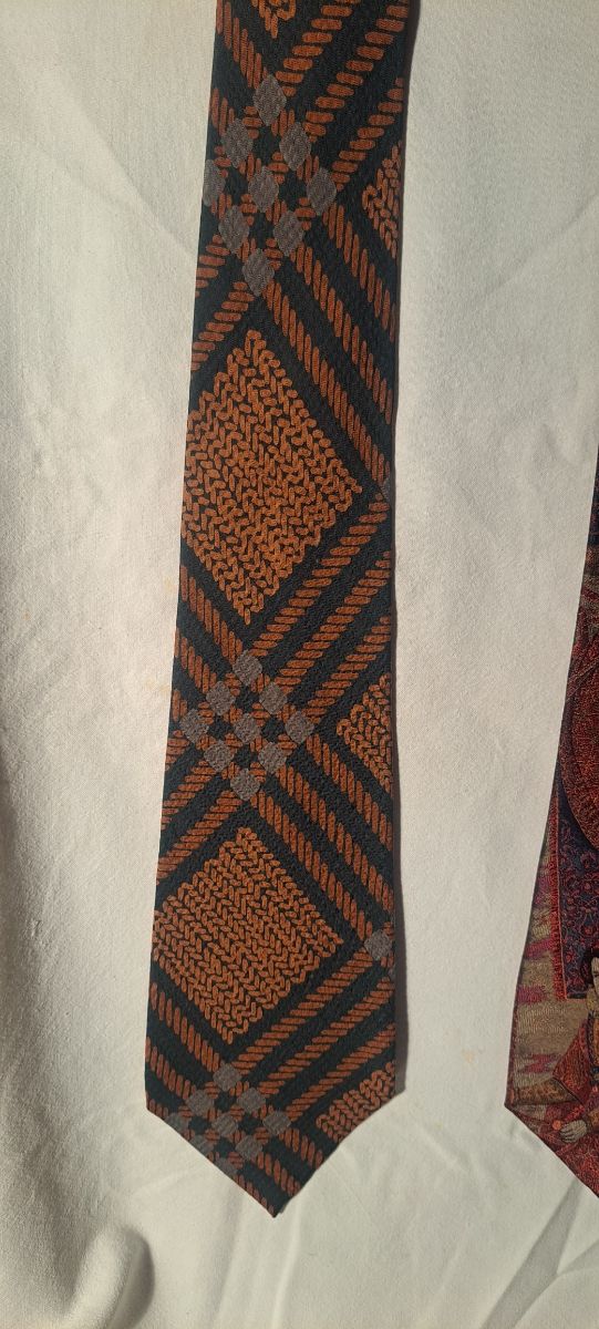 Seis corbatas de LOEWE 