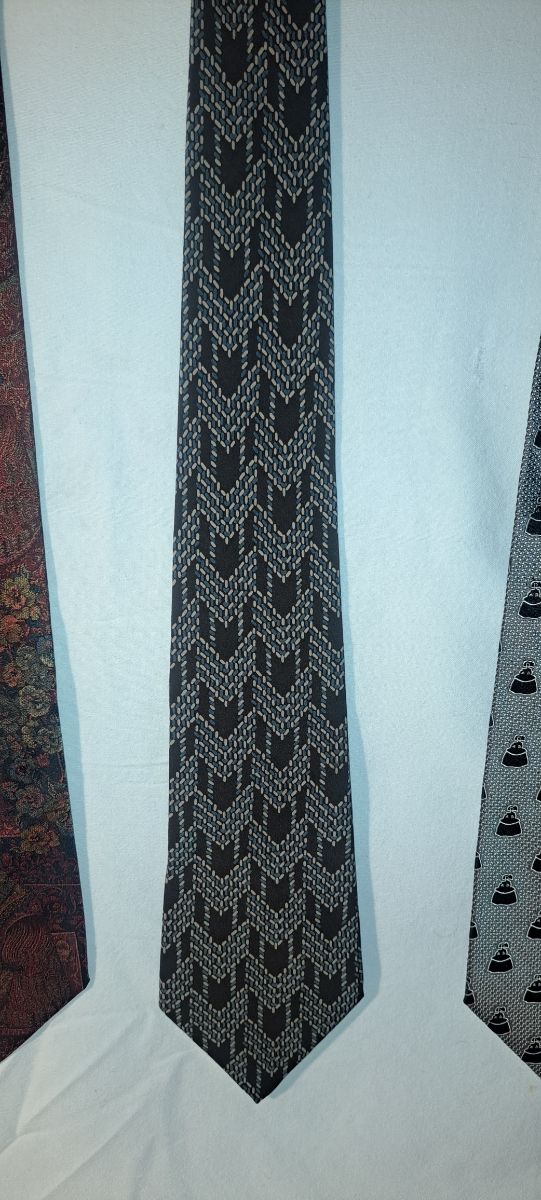 Seis corbatas de LOEWE 