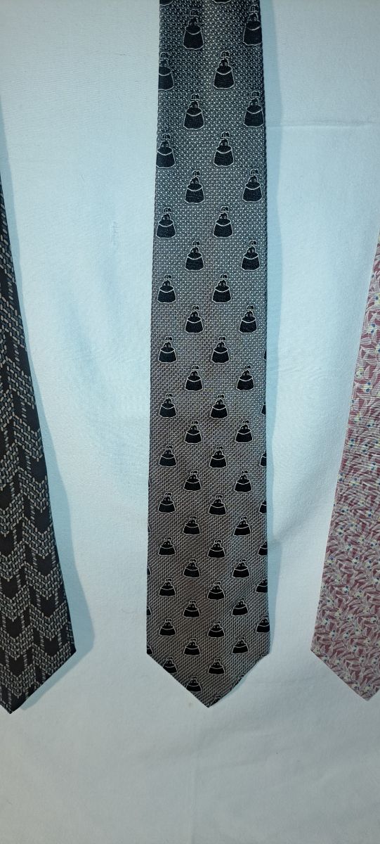 Seis corbatas de LOEWE 