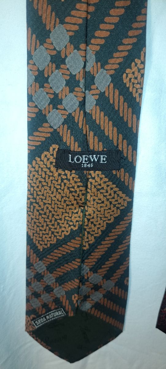 Seis corbatas de LOEWE 