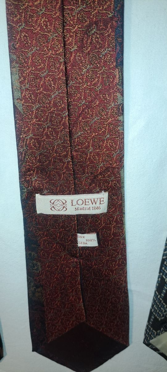 Seis corbatas de LOEWE 