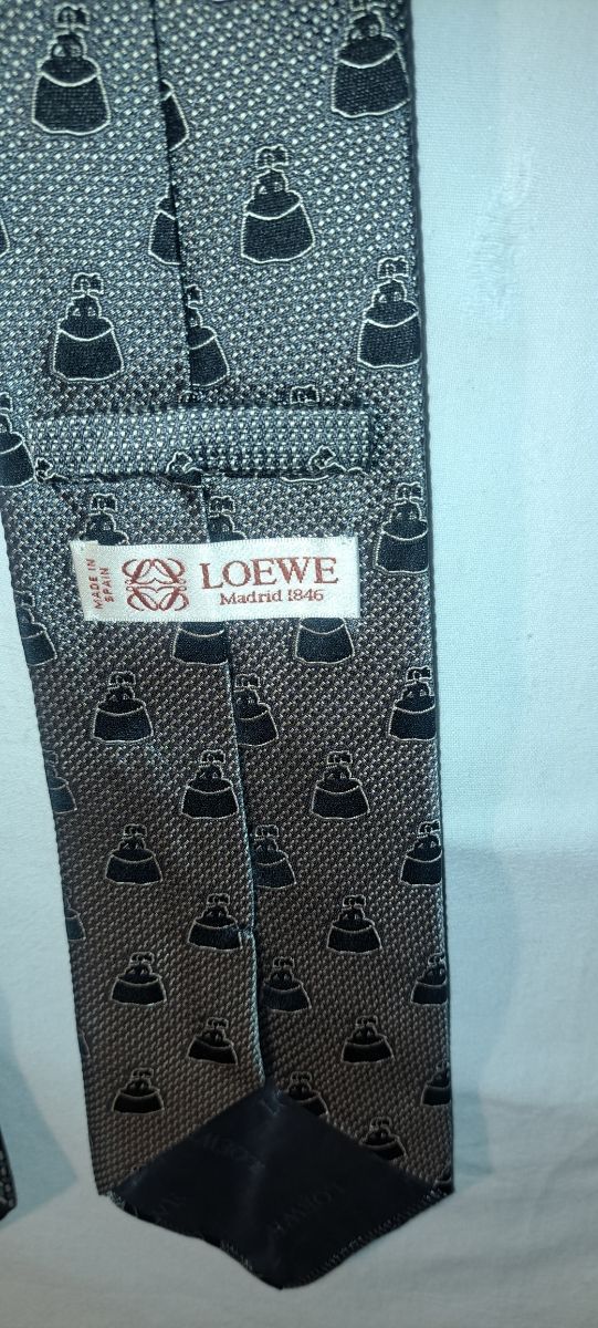 Seis corbatas de LOEWE 