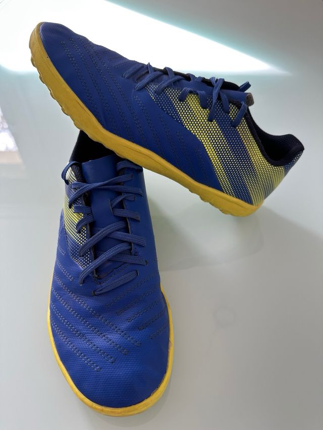 Botas multitaco fútbol T36