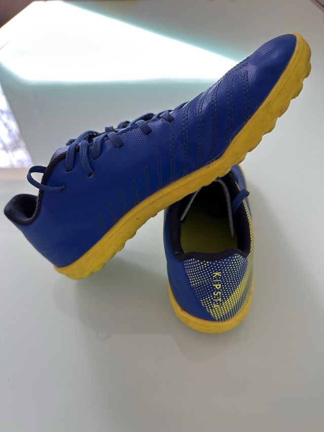 Botas multitaco fútbol T36