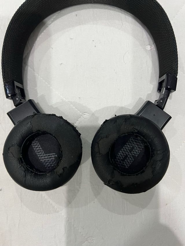 Auricuulares JBL LIVE 400 BT