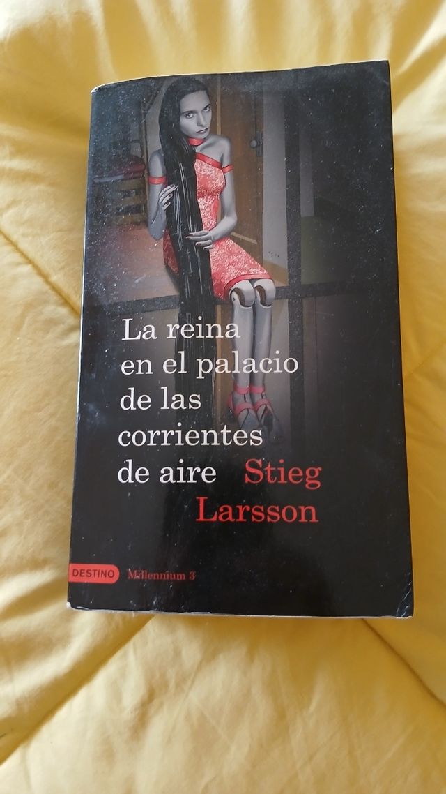 La reina en el palacio de las corrientes de aire [Import] (Spanish Translation)